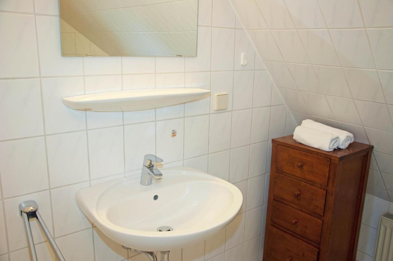 Wg Bernstein - Reetdachhaus - Ruhe Und Seeblick Sellin  Buitenkant foto