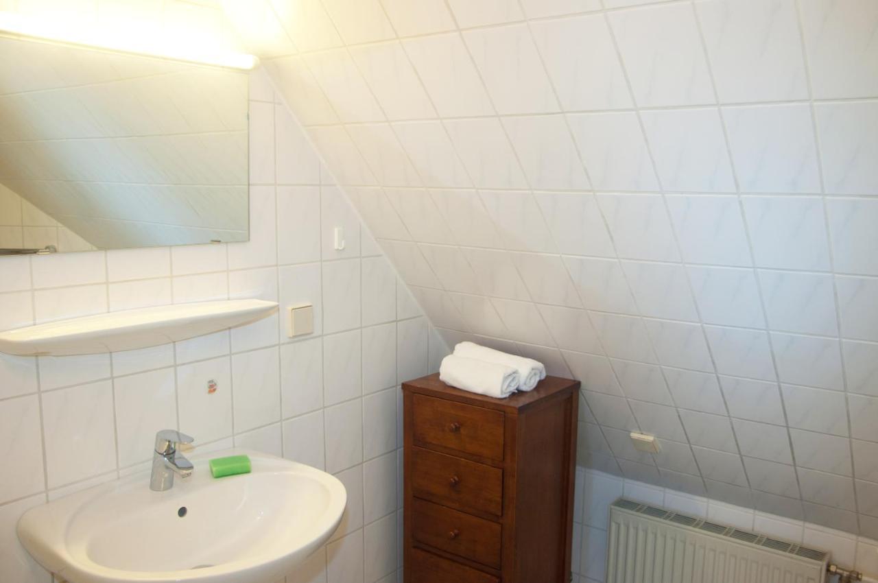 Wg Bernstein - Reetdachhaus - Ruhe Und Seeblick Sellin  Buitenkant foto
