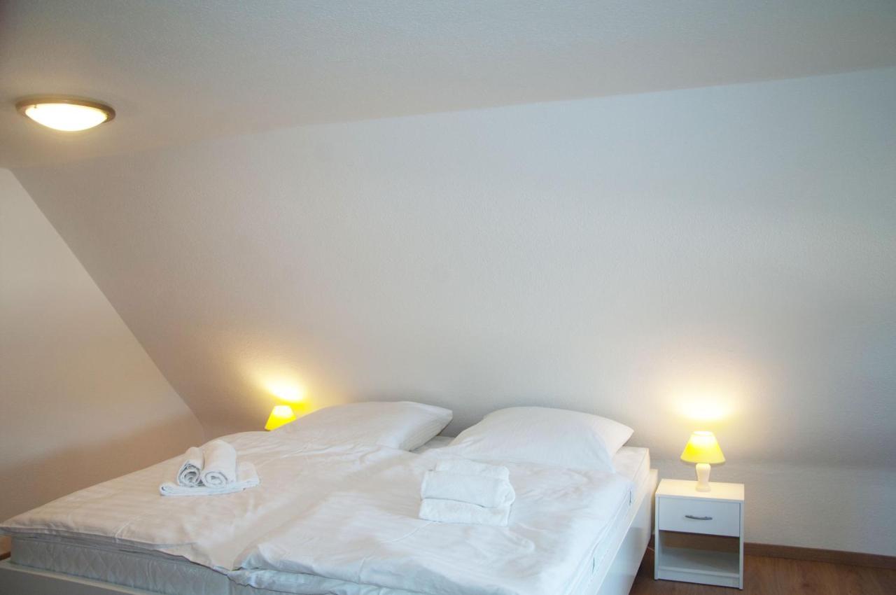 Wg Bernstein - Reetdachhaus - Ruhe Und Seeblick Sellin  Buitenkant foto