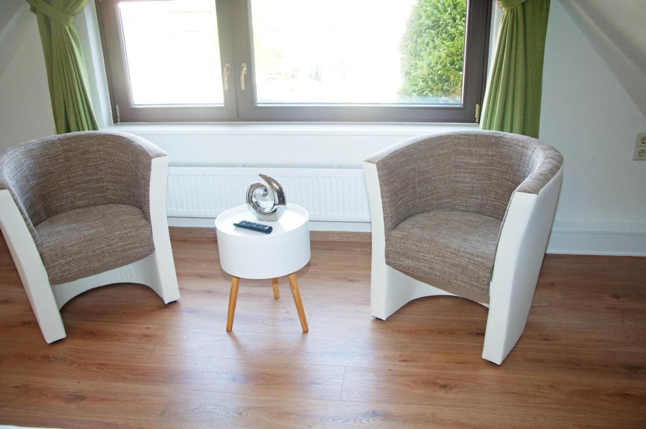 Wg Bernstein - Reetdachhaus - Ruhe Und Seeblick Sellin  Buitenkant foto
