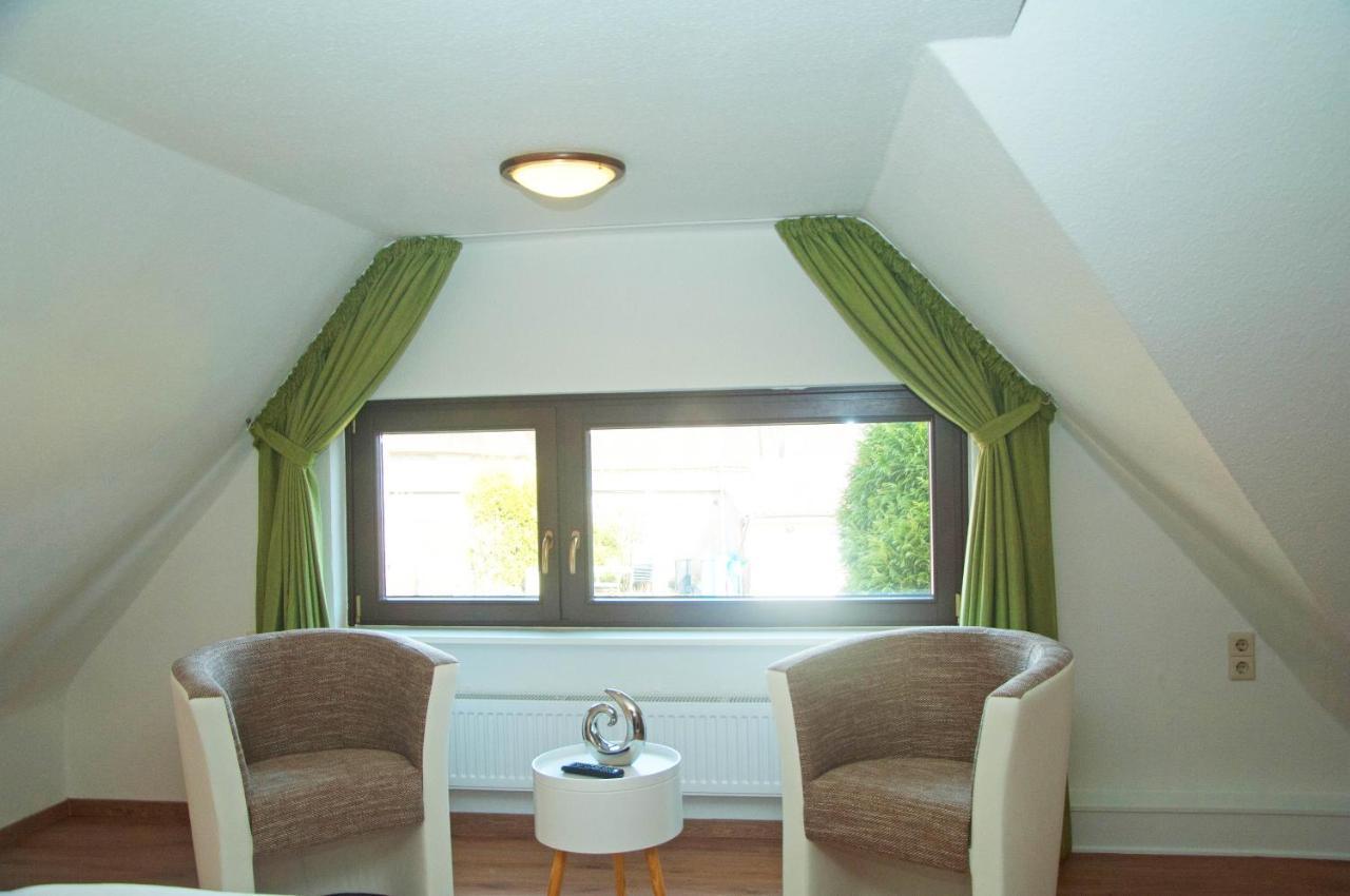 Wg Bernstein - Reetdachhaus - Ruhe Und Seeblick Sellin  Buitenkant foto