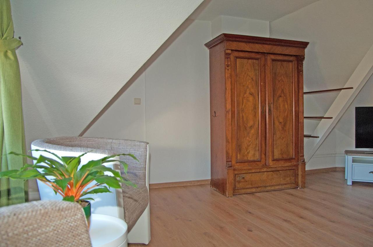Wg Bernstein - Reetdachhaus - Ruhe Und Seeblick Sellin  Buitenkant foto